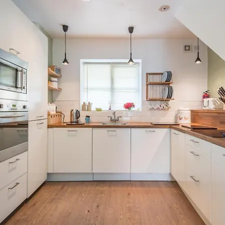 2 Bed In Sz013